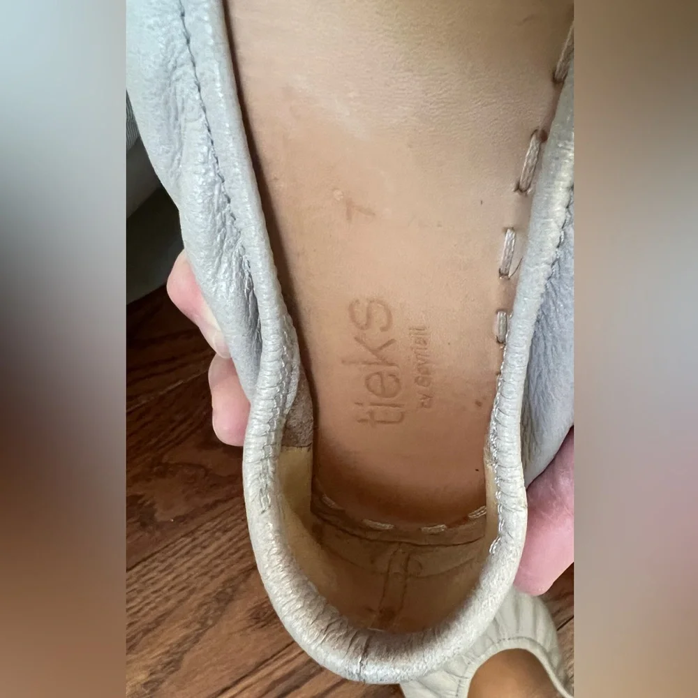 Tieks Taupe Ballet Flat Shoes Sz 7 - Picture 4 of 8